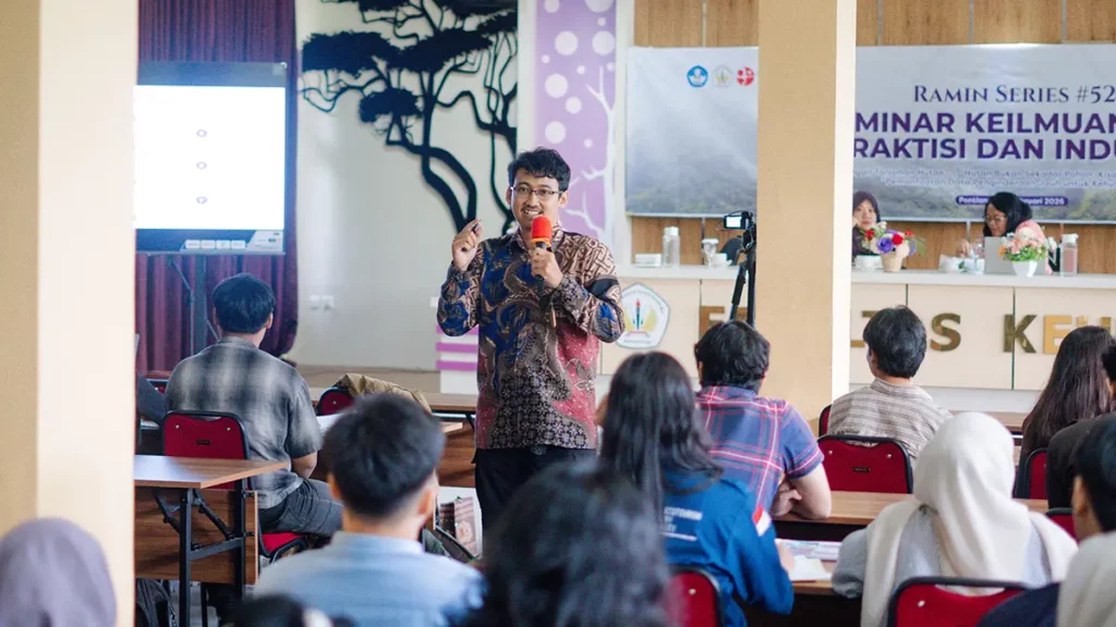 Peneliti BRIN memaparkan riset terapan kehutanan di Ramin Series 52.